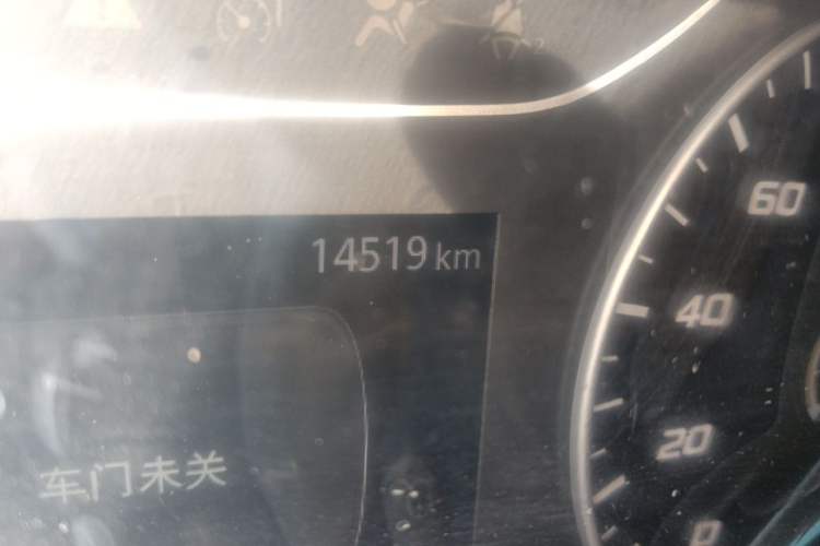 Used JMC Fushun 2023 2.0T Manual Short-Wheelbase Mid-Top Commercial Multi-Purpose 6-Seater Passenger Vehicle Odometer Close Up
