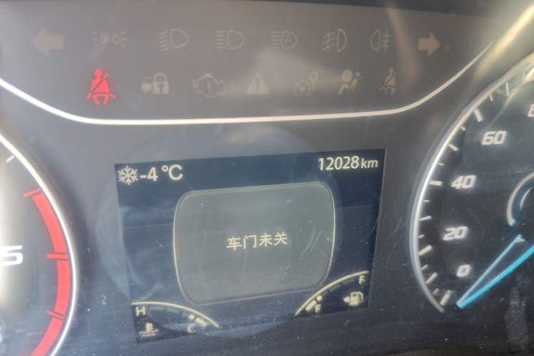 Used JMC Fushun 2023 2.0T Manual Short-Wheelbase Mid-Height Commercial Multi-Purpose 5-Seater Passenger Vehicle Odometer Close Up