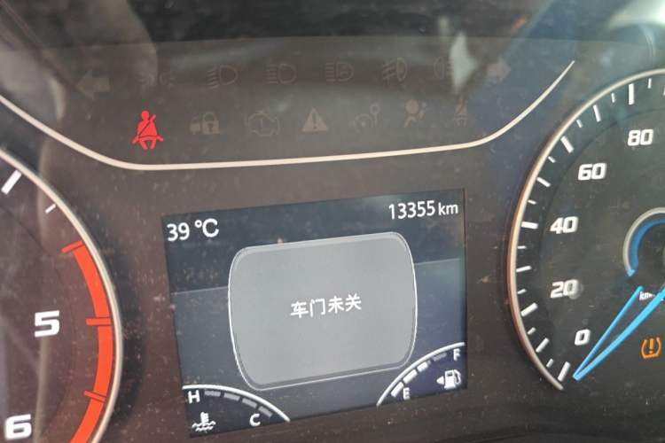 Used JMC Fushun 2023 2.0T Manual Short-Wheelbase Low-Roof Commercial Van 2/3 Seats with Dual-Swing Tailgate Odometer Close Up