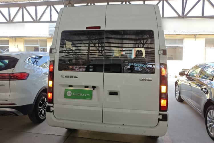 Used JMC Fushun 2023 2.0T Automatic Short-Wheelbase Mid-Top Commercial Multi-Purpose 6-Seater Passenger Vehicle Rear