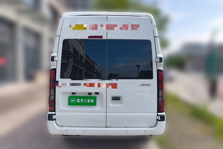Used JMC Fushun 2023 2.0T Manual Short-Wheelbase Low-Roof Commercial Van 2/3 Seats with Dual-Swing Tailgate Rear