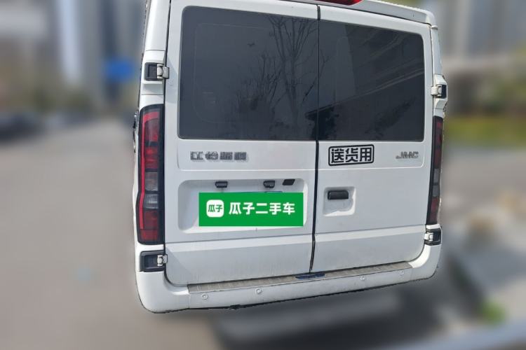 Used JMC Fushun 2023 2.0T Manual Short-Wheelbase Low-Roof Commercial Multi-Purpose Passenger Vehicle 6 Seats with Dual-Opening Tailgate Rear