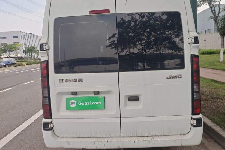 Used JMC Fushun 2023 2.0T Manual Diesel Long-Wheelbase High-Roof Business Van with Dual Rear Tires 6–9 Seats Rear