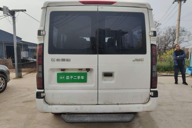 Used JMC Fushun 2023 2.0T Manual Short-Wheelbase Mid-Height Commercial Multi-Purpose 5-Seater Passenger Vehicle Rear
