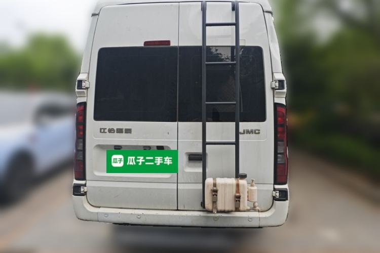 Used JMC Fushun 2023 2.0T Manual Mid-Drive Mid-Roof Commercial Multi-Purpose 7-Seater Passenger Vehicle Rear