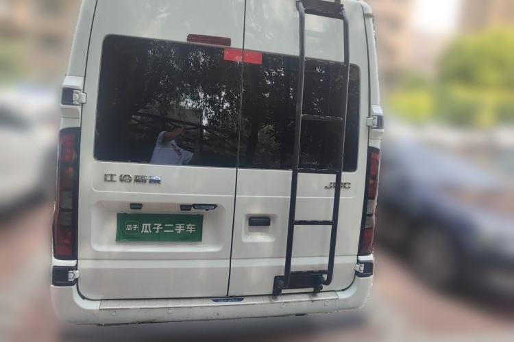 Used JMC Fushun 2023 2.0T Automatic Mid-Range High-Roof Commercial Multi-Purpose Passenger Vehicle with 6 Seats Rear