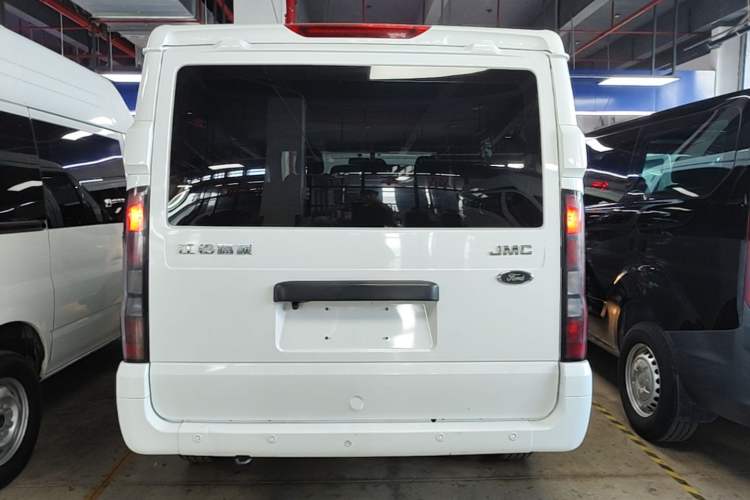 Used JMC Fushun 2023 2.0T Manual Short Wheelbase Low-Roof Commercial Multi-Purpose Passenger Vehicle 6 Seats with Lift-Up Tailgate Rear
