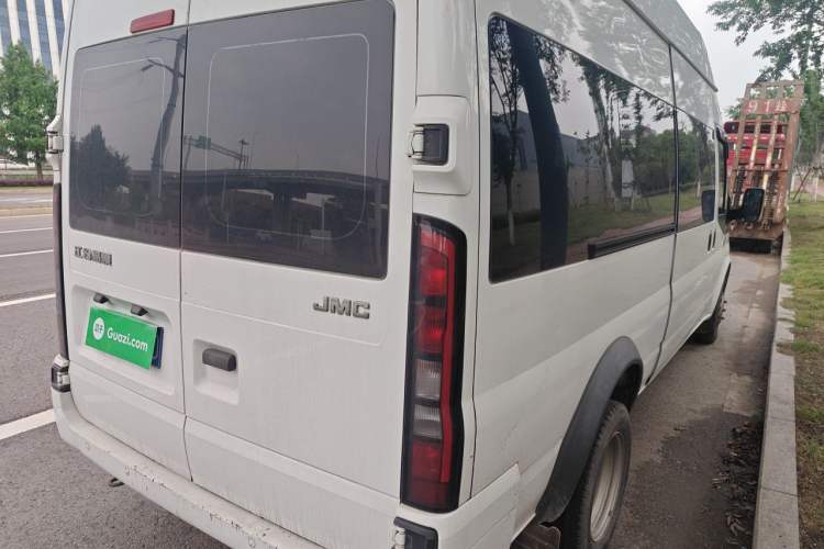 Used JMC Fushun 2023 2.0T Manual Diesel Long-Wheelbase High-Roof Business Van with Dual Rear Tires 6–9 Seats Rear Right 45 Deg