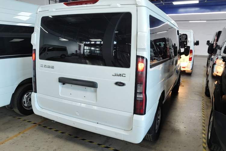 Used JMC Fushun 2023 2.0T Manual Short Wheelbase Low-Roof Commercial Multi-Purpose Passenger Vehicle 6 Seats with Lift-Up Tailgate Rear Right 45 Deg