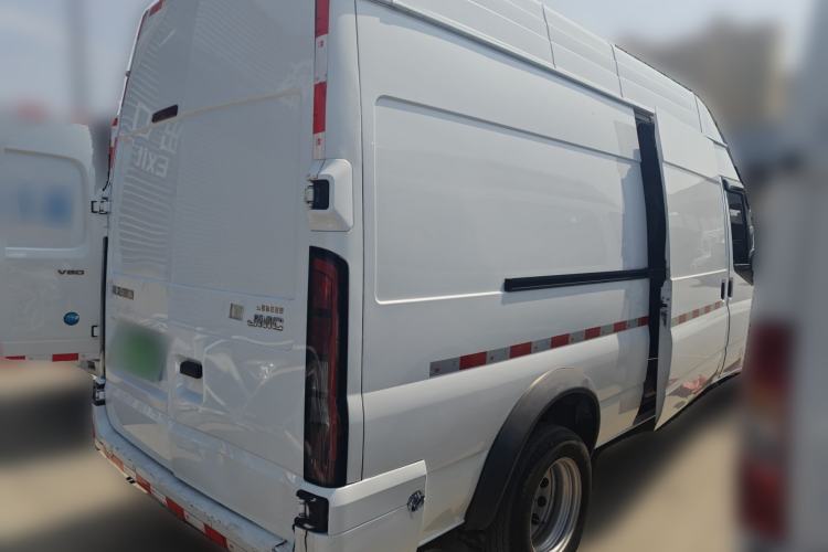 Used JMC Fushun 2023 2.0T Automatic Long-Wheelbase Mid-to-High Roof Commercial Van-Type Transport Vehicle – 2/3 Seats Rear Right 45 Deg