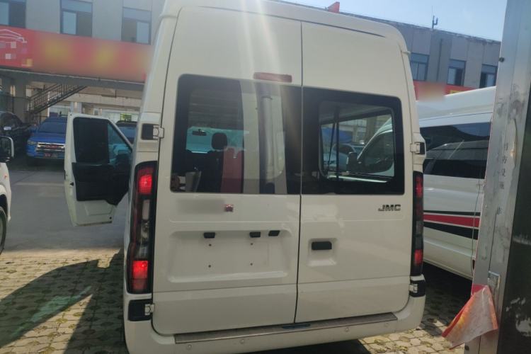 Used JMC Fushun 2023 2.0T Automatic Mid-Range High-Roof Commercial Multi-Purpose 7-Seater Passenger Vehicle Rear