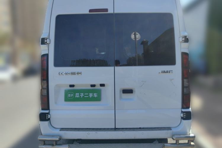 Used JMC Fushun 2023 2.0T Manual Mid-Drive Mid-Roof Commercial Multi-Purpose 7-Seater Passenger Vehicle Rear