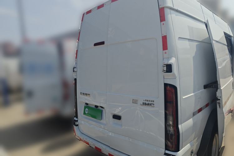 Used JMC Fushun 2023 2.0T Automatic Long-Wheelbase Mid-to-High Roof Commercial Van-Type Transport Vehicle – 2/3 Seats Rear