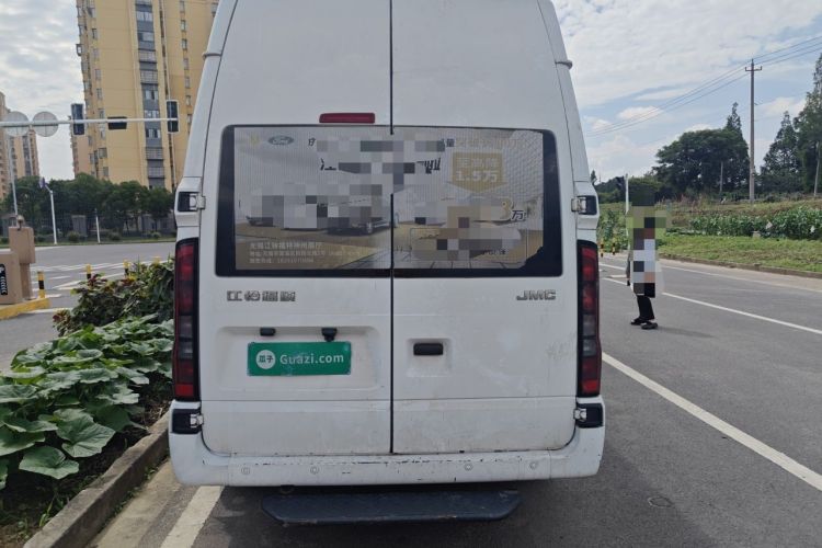Used JMC Fushun 2023 2.0T Manual Diesel Long-Wheelbase High-Roof Business Van with Dual Rear Tires 6–9 Seats Rear
