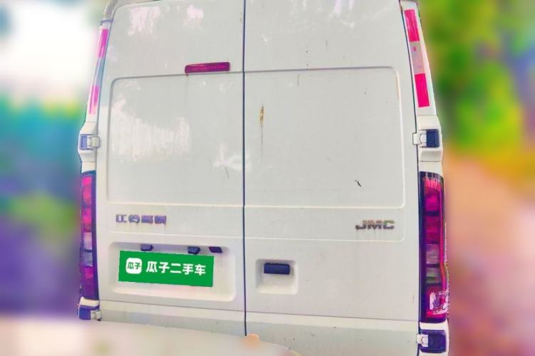 Used JMC Fushun 2023 2.0T Manual Mid-Drive Mid-Roof Commercial Van Transporter 2/3 Seats Rear