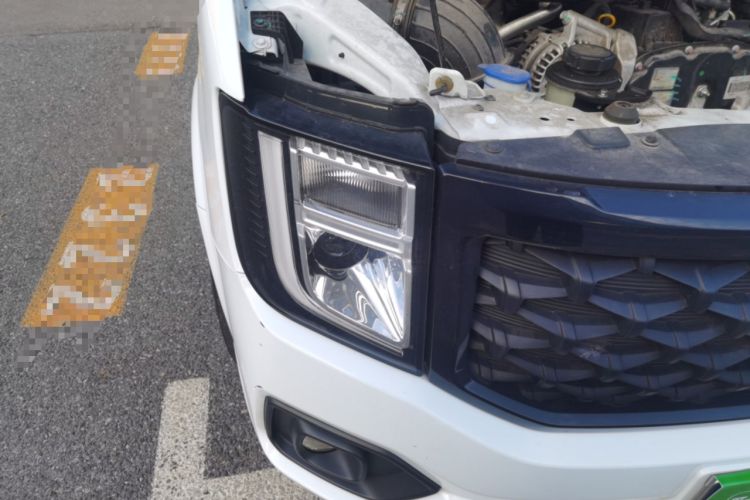 Used JMC Fushun 2023 2.0T Manual Short-Wheelbase Low-Roof Commercial Van 2/3 Seats with Lift-Up Tailgate Right Front Headlight