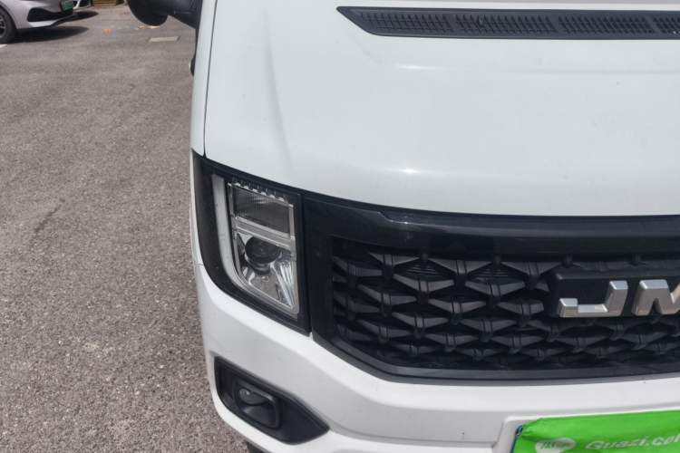 Used JMC Fushun 2023 2.0T Automatic Short-Wheelbase Low-Roof Commercial & Multi-Purpose Passenger Vehicle 6 Seats with Lift-Up Tailgate Right Front Headlight
