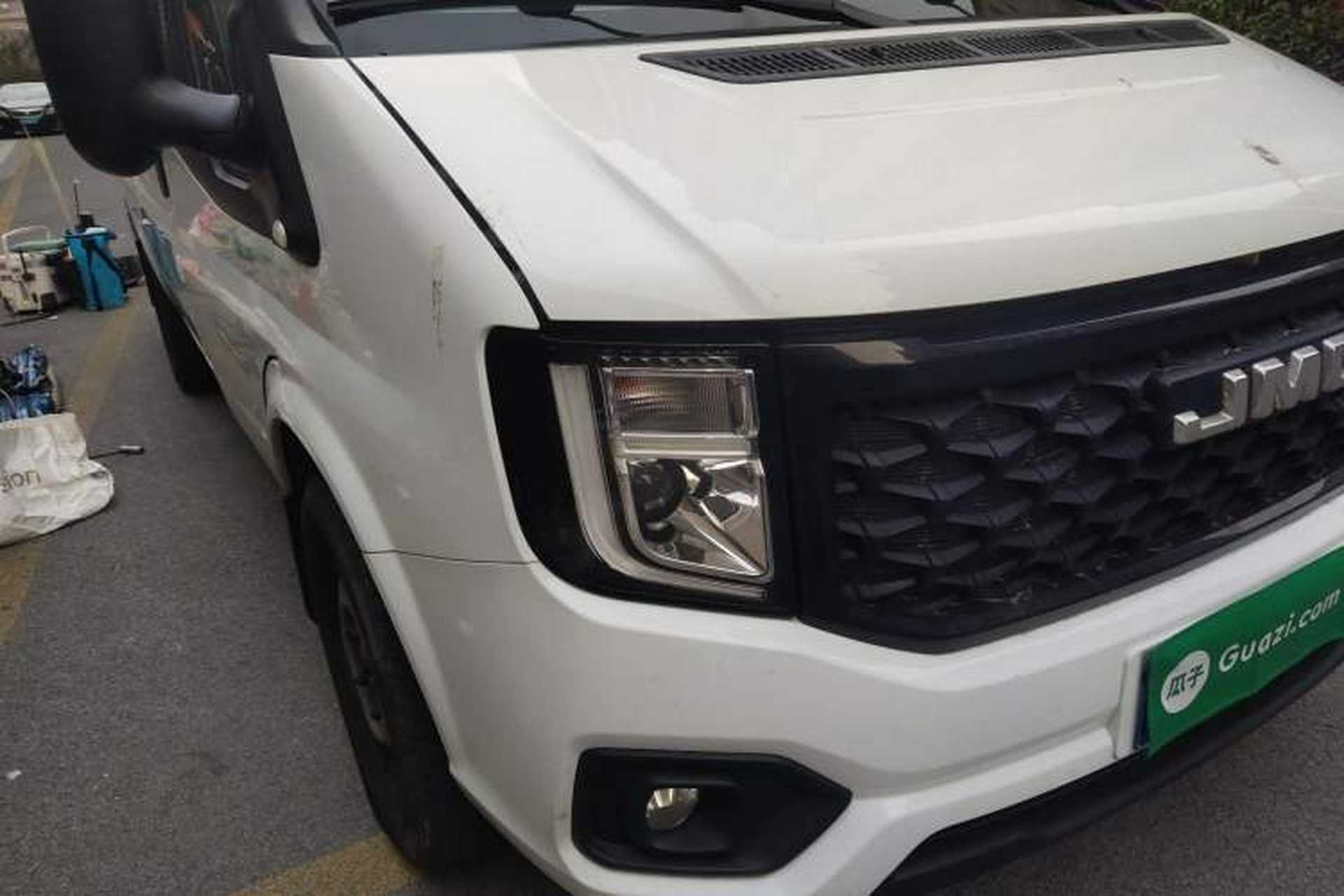 Used JMC Fushun 2023 2.0T Manual Mid-Drive Mid-Roof Commercial Multi-Purpose 7-Seater Passenger Vehicle Right Front Headlight