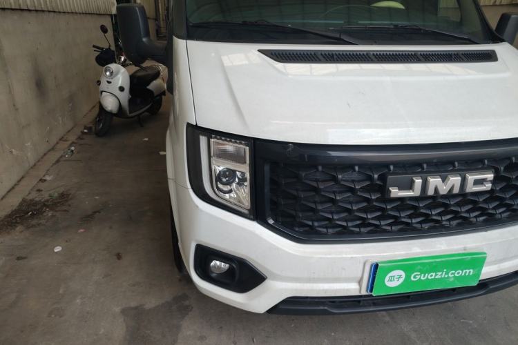 Used JMC Fushun 2023 2.0T Manual Short-Wheelbase Mid-Height Commercial Multi-Purpose 5-Seater Passenger Vehicle Right Front Headlight