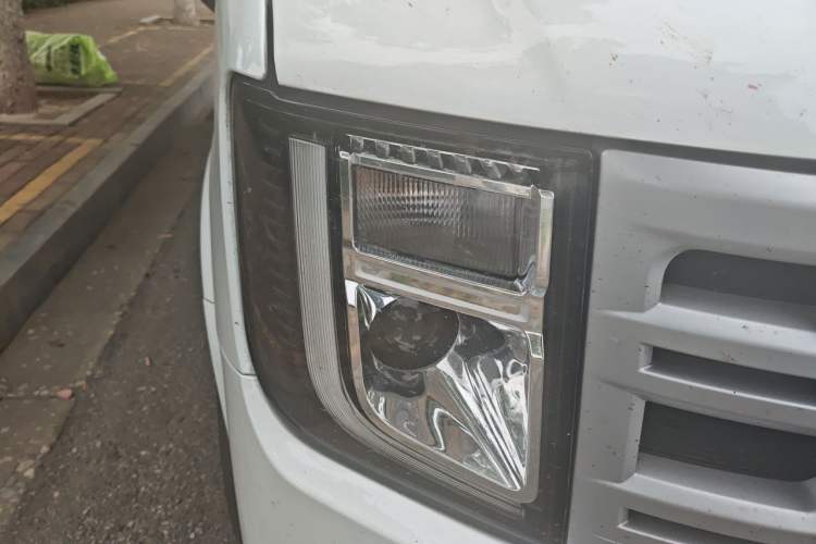 Used JMC Fushun 2023 2.0T Automatic Mid-Roof Business Class 9 (Non-Commercial) Right Front Headlight