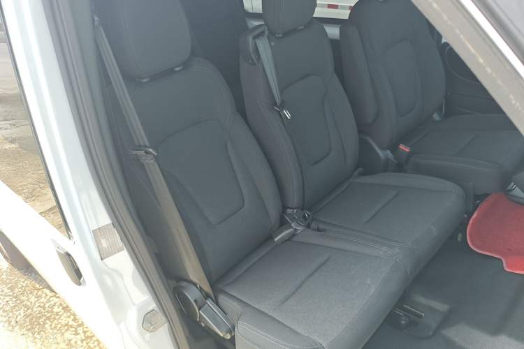 Used JMC Fushun 2023 2.0T Manual Mid-Drive Mid-Roof Commercial Multi-Purpose 7-Seater Passenger Vehicle Right Front Seat