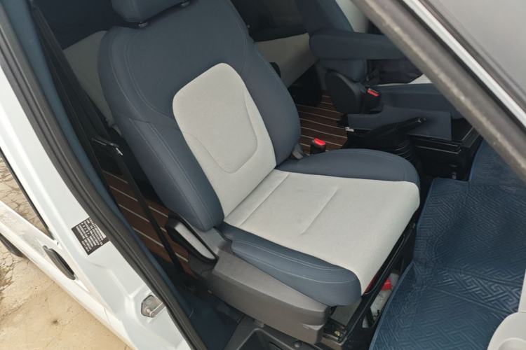 Used JMC Fushun 2023 2.0T Manual Mid-axle Mid-roof Business-Class 9-Seater (Non-Commercial) Right Front Seat