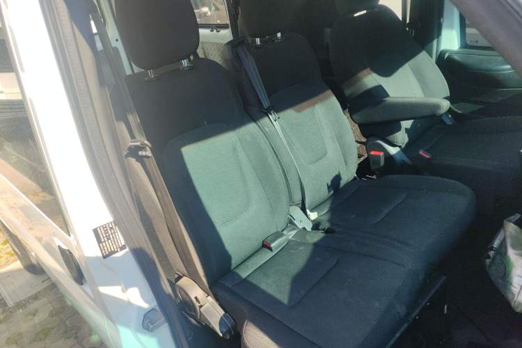 Used JMC Fushun 2023 2.0T Automatic Mid-Range High-Roof Commercial Multi-Purpose 7-Seater Passenger Vehicle Right Front Seat