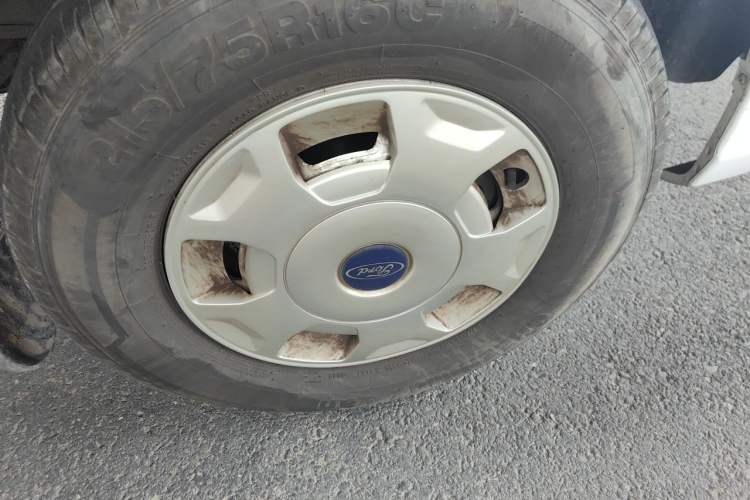 Used JMC Fushun 2023 2.0T Automatic Mid-Range High-Roof Commercial Multi-Purpose 7-Seater Passenger Vehicle Right Front Wheel Hub