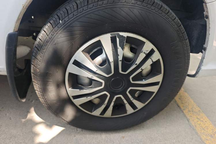 Used JMC Fushun 2023 2.0T Manual Mid-Roof Mid-Height Passenger Version Business-Class 9-Seater (Non-Commercial) Right Front Wheel Hub