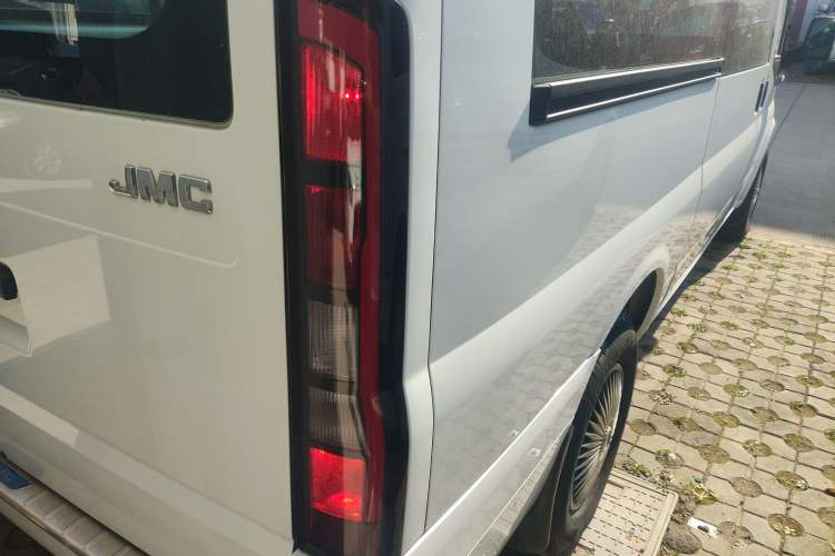 Used JMC Fushun 2023 2.0T Automatic Mid-Range High-Roof Commercial Multi-Purpose 7-Seater Passenger Vehicle Right Rear Taillight