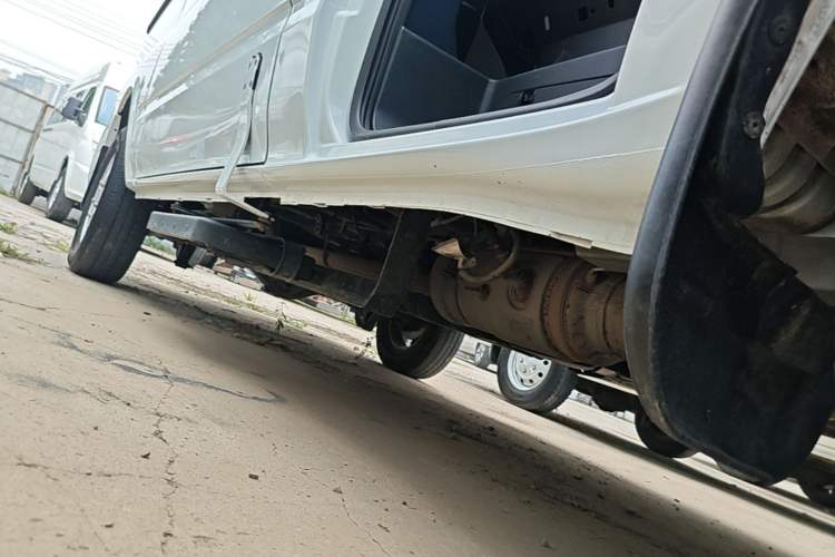 Used JMC Fushun 2023 2.0T Manual Mid-axle Mid-roof Business-Class 9-Seater (Non-Commercial) Right Side Sill