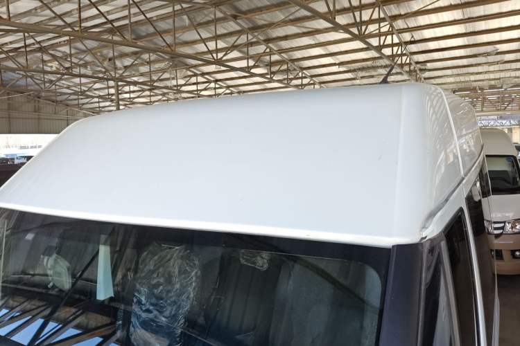 Used JMC Fushun 2023 2.0T Automatic Short-Wheelbase Mid-Top Commercial Multi-Purpose 6-Seater Passenger Vehicle Roof