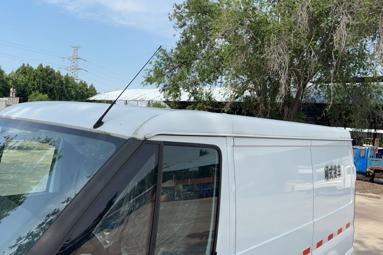 Used JMC Fushun 2023 2.0T Manual Short-Wheelbase Low-Roof Commercial Van 2/3 Seats with Lift-Up Tailgate Roof