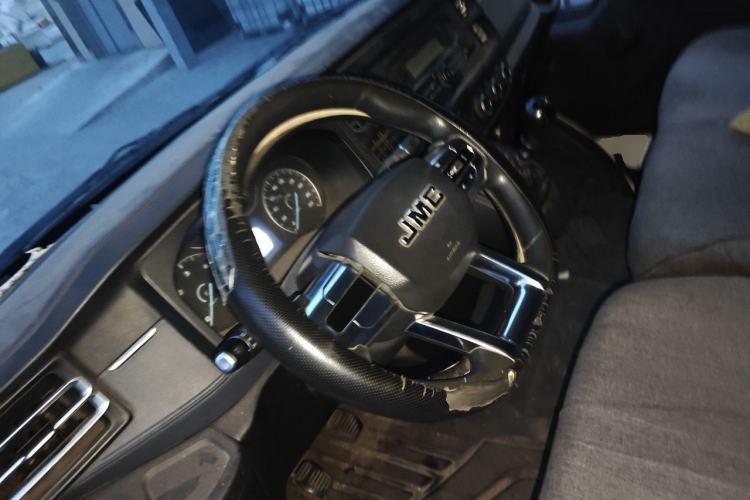 Used JMC Fushun 2023 2.0T Manual Short-Wheelbase Low-Roof Commercial Van 2/3 Seats with Dual-Swing Tailgate Steering Wheel