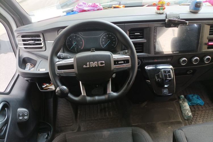 Used JMC Fushun 2023 2.0T Automatic Mid-Range High-Roof Commercial Multi-Purpose Passenger Vehicle with 6 Seats Steering Wheel