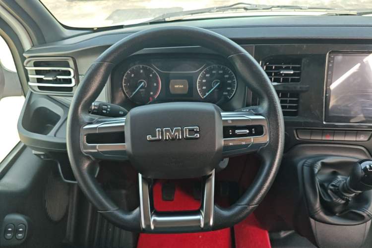 Used JMC Fushun 2023 2.0T Manual Mid-Drive Mid-Roof Commercial Multi-Purpose 7-Seater Passenger Vehicle Steering Wheel