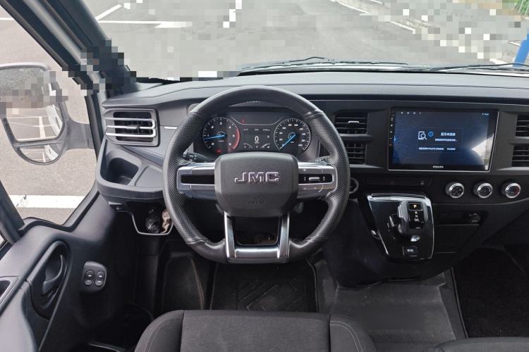 Used JMC Fushun 2023 2.0T Automatic Short-Wheelbase Mid-Height Commercial Multi-Purpose Passenger Vehicle 5 Seats Steering Wheel