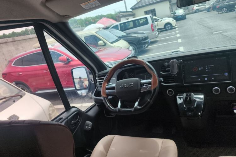 Used JMC Fushun 2023 2.0T Automatic Short-Wheelbase Low-Roof Commercial & Multi-Purpose Passenger Vehicle 6 Seats with Lift-Up Tailgate Steering Wheel