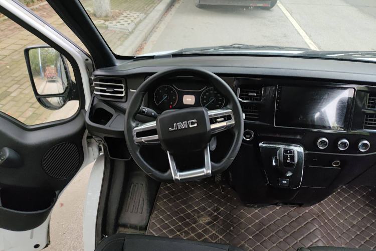 Used JMC Fushun 2023 2.0T Automatic Mid-Range High-Roof Commercial Multi-Purpose 7-Seater Passenger Vehicle Steering Wheel