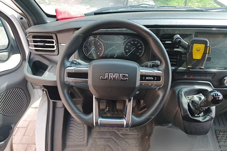 Used JMC Fushun 2023 2.0T Manual Short-Wheelbase Low-Roof Commercial Van 2/3 Seats with Dual-Swing Tailgate Steering Wheel