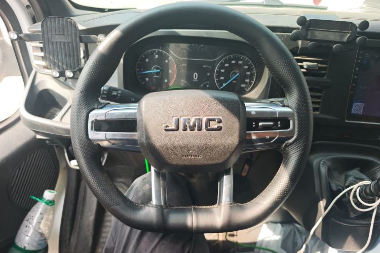 Used JMC Fushun 2023 2.0T Manual Short-Wheelbase Low-Roof Commercial Multi-Purpose Passenger Vehicle 6 Seats with Dual-Opening Tailgate Steering Wheel