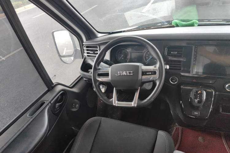 Used JMC Fushun 2023 2.0T Automatic Mid-Range High-Roof Commercial Multi-Purpose 7-Seater Passenger Vehicle Steering Wheel