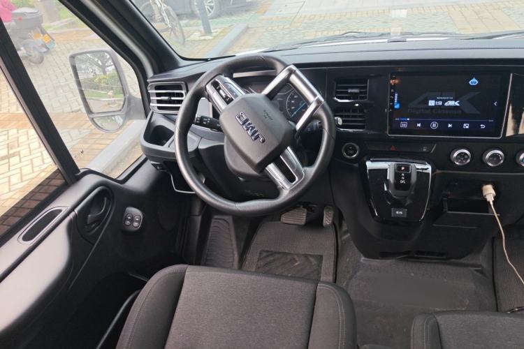 Used JMC Fushun 2023 2.0T Automatic Short-Wheelbase Mid-to-High Roof Commercial & Multi-Purpose Passenger Vehicle 6 Seats Steering Wheel