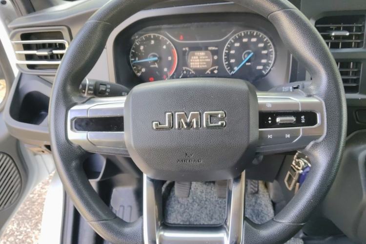 Used JMC Fushun 2023 2.0T Manual Short-Wheelbase Garage Version Commercial Van Transporter with 2/3 Seats Steering Wheel