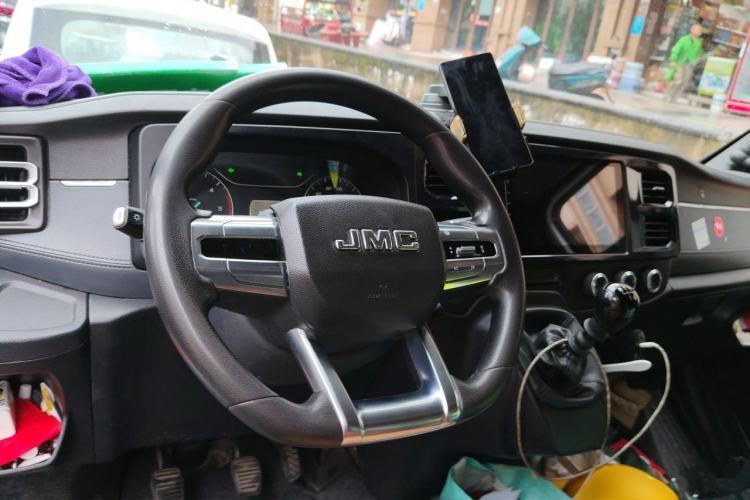 Used JMC Fushun 2023 2.0T Manual Short-Wheelbase Mid-Top Commercial Multi-Purpose 6-Seater Passenger Vehicle Steering Wheel