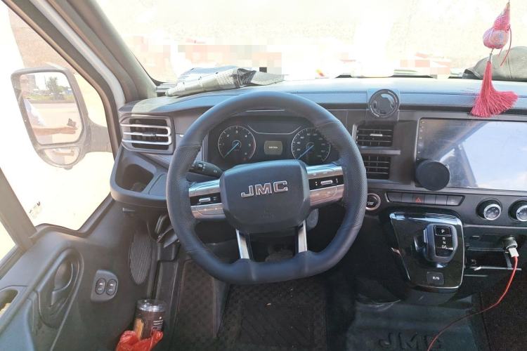 Used JMC Fushun 2023 2.0T Automatic Mid-Range Mid-Roof Commercial Multi-Purpose 7-Seater Passenger Vehicle Steering Wheel