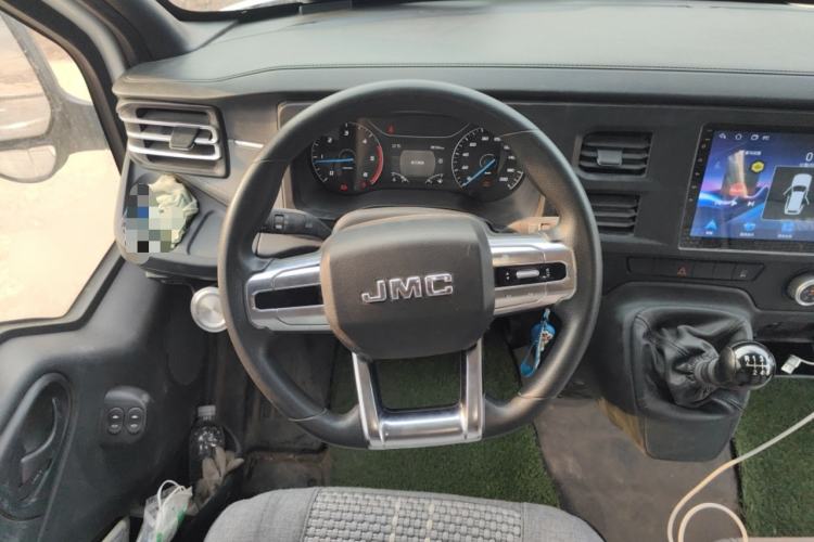 Used JMC Fushun 2023 2.0T Manual Short-Wheelbase Mid-Height Commercial Multi-Purpose 5-Seater Passenger Vehicle Steering Wheel