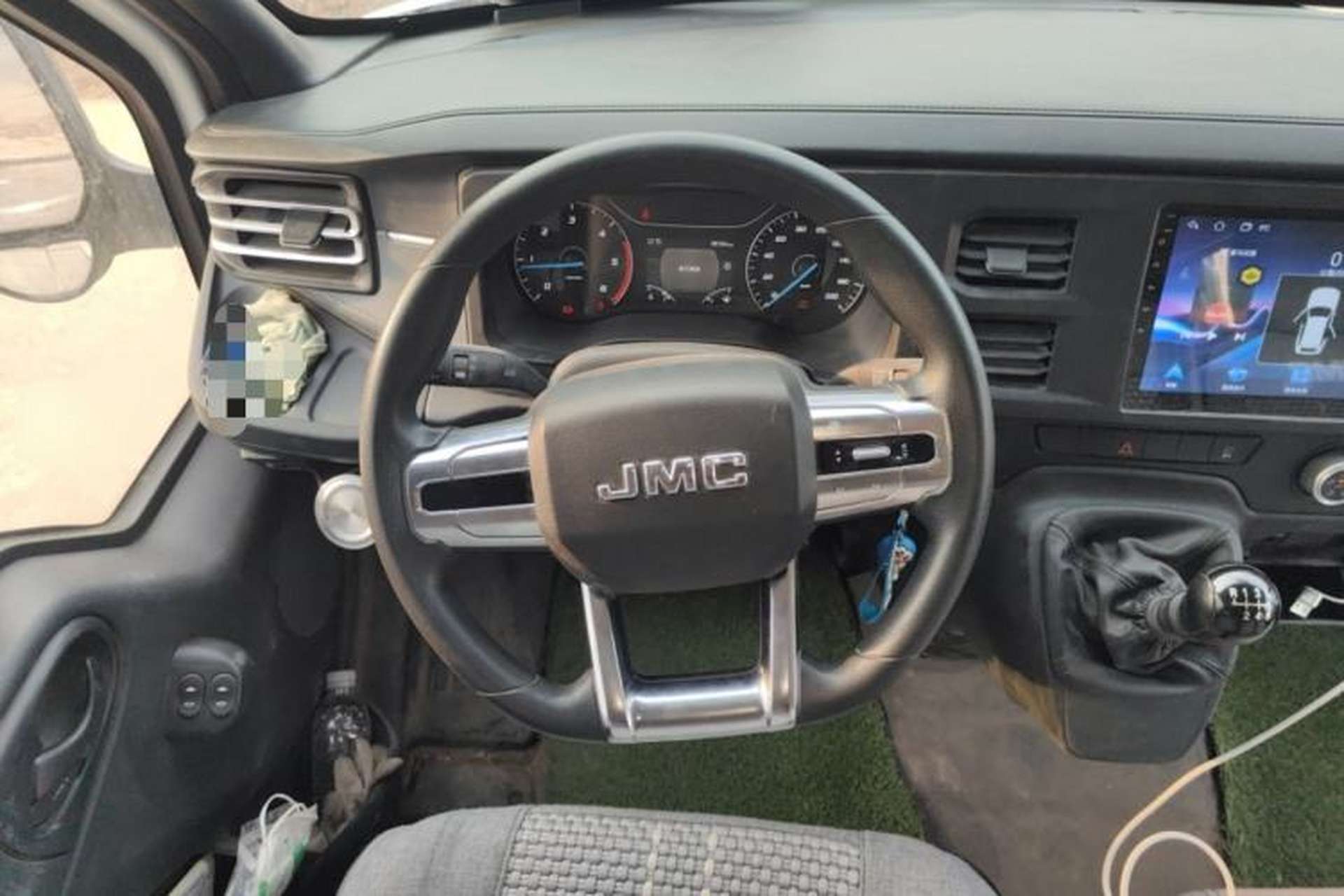 Used JMC Fushun 2023 2.0T Manual Short-Wheelbase Mid-Height Commercial Multi-Purpose 5-Seater Passenger Vehicle Steering Wheel