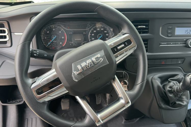 Used JMC Fushun 2023 2.0T Manual Short-Wheelbase Low-Roof Commercial Van 2/3 Seats with Lift-Up Tailgate Steering Wheel