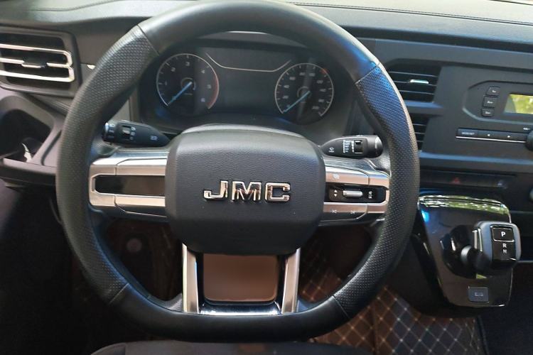 Used JMC Fushun 2023 2.0T Automatic Short-Wheelbase Mid-Top Commercial Multi-Purpose 6-Seater Passenger Vehicle Steering Wheel